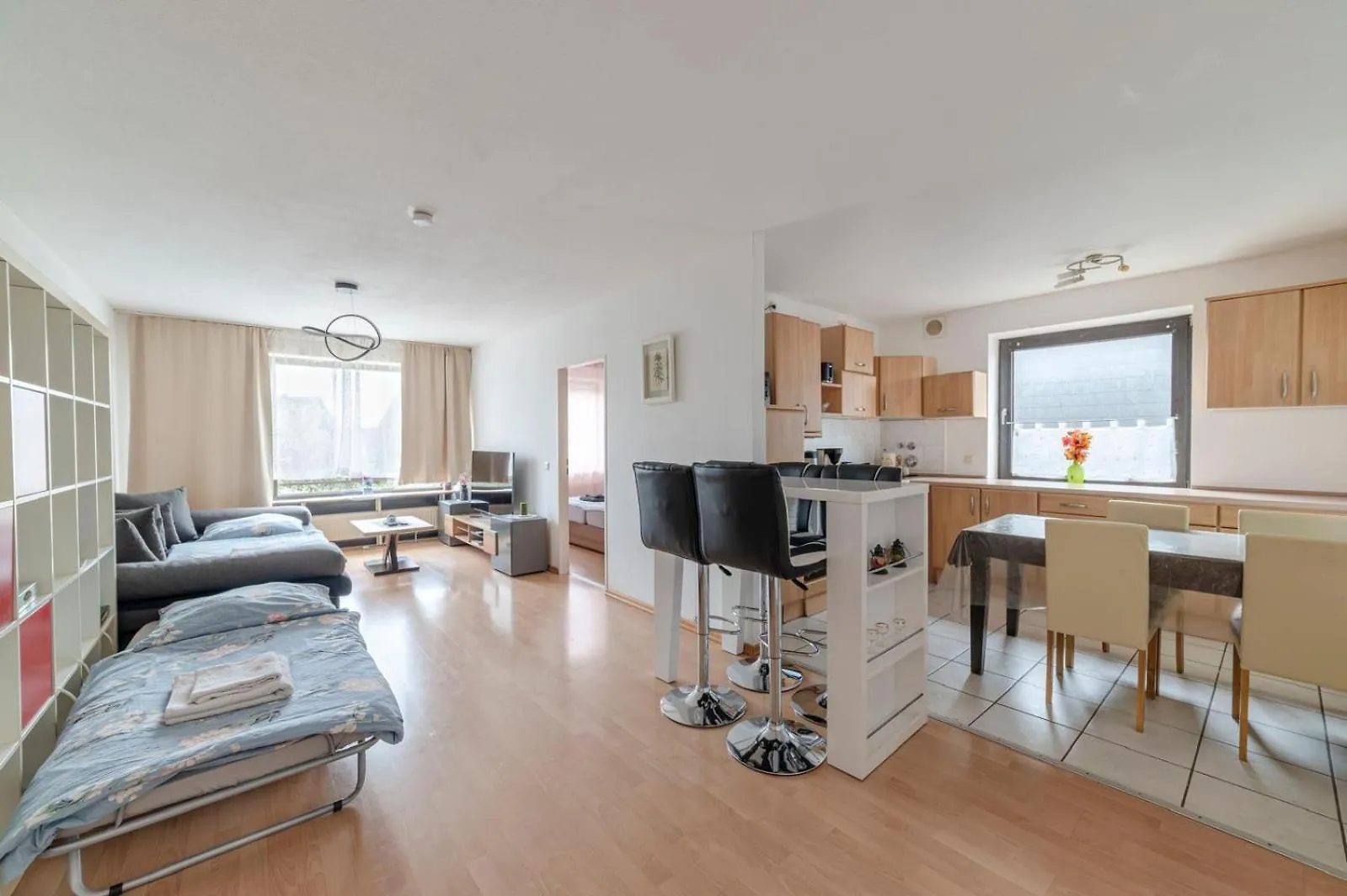 Schöne, möblierte 2 Zimmer Wohnung mit Balkon und Tiefgarage Düsseldorf Deutschland